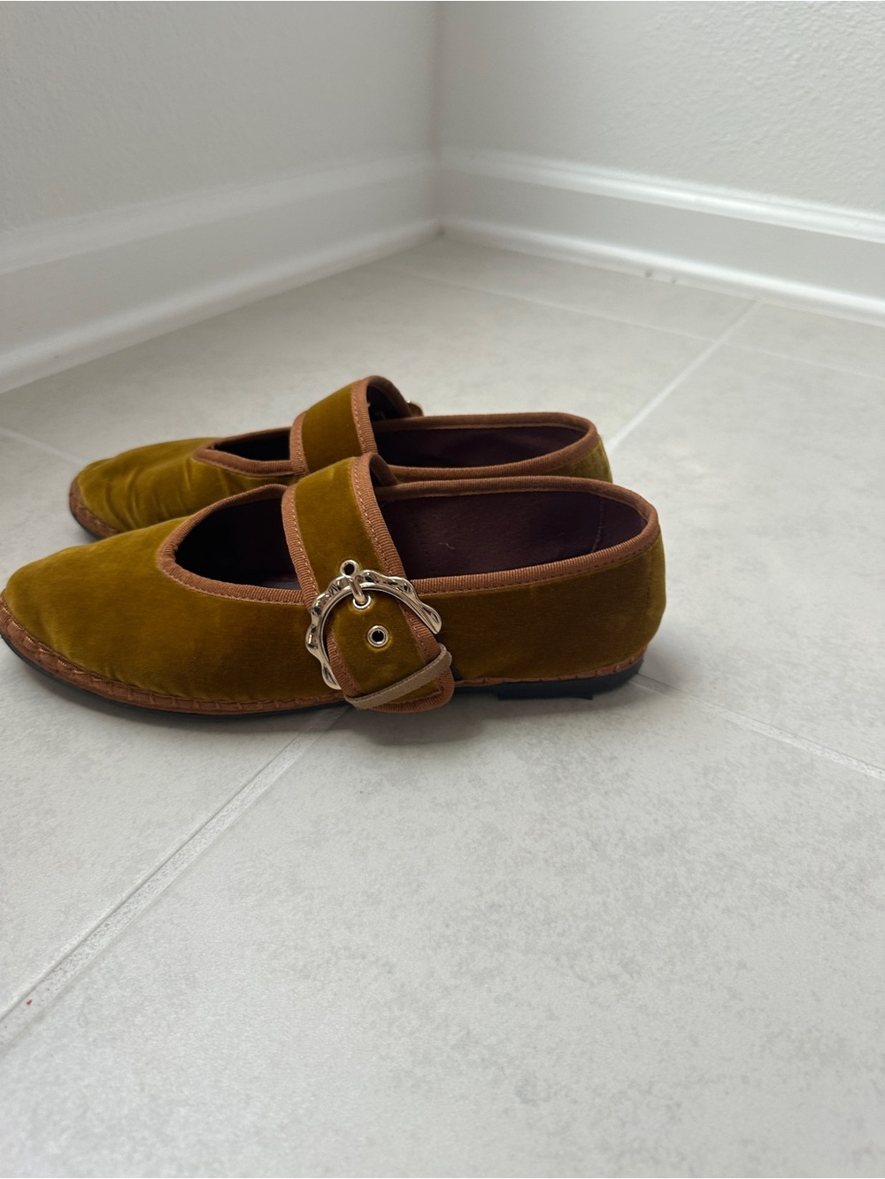 Flabelus Sophie Suede Mary Jane Flats in Mustard with Buckle 39 EU - Picture 9 of 10
